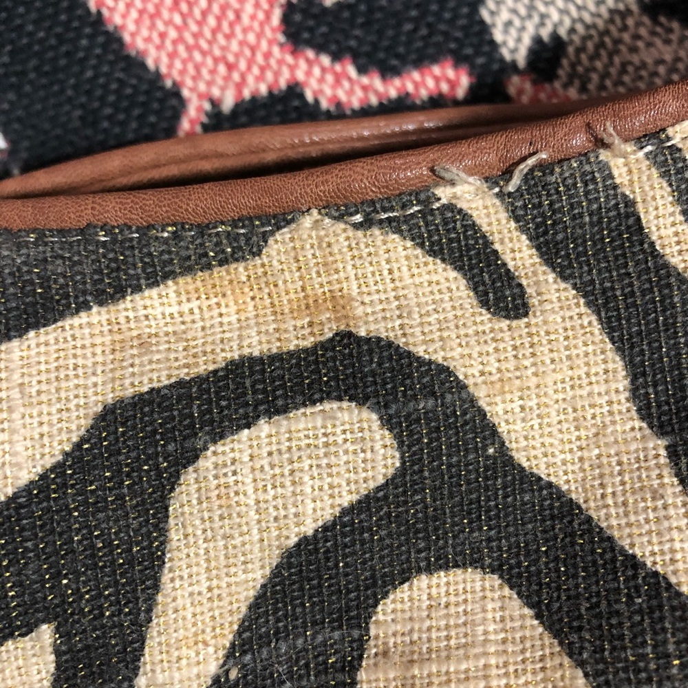 BLACK RIVET PURSE - Picture 8 of 8